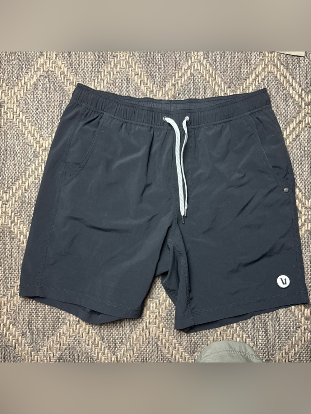 Vuori Kore Short Lined 7" Black Athletic Workout Casual V302 Men's Size M